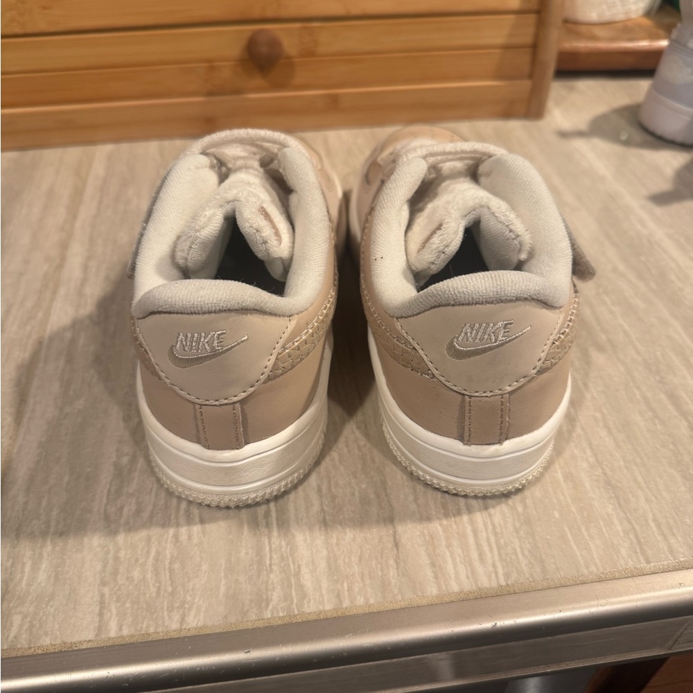 Nike Kids Sneakers Beige and White - Picture 5 of 8